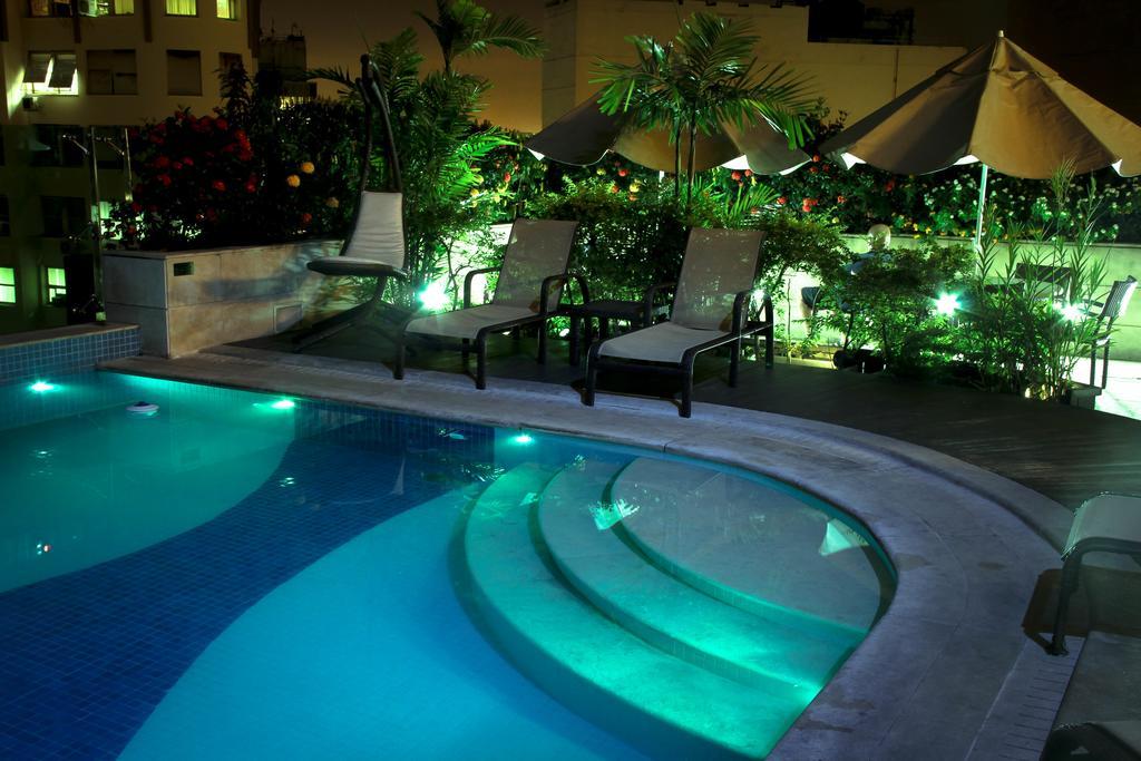 Hotel Atlantico Tower Rio de Janeiro Bagian luar foto A swimming pool with a swimming pool light