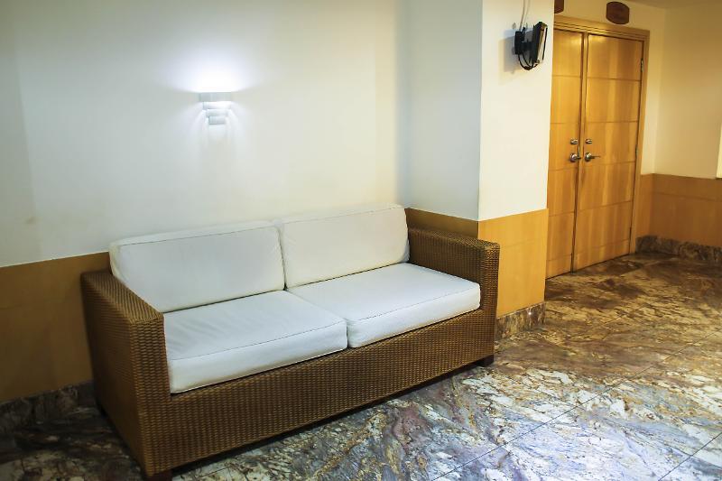 Hotel Atlantico Tower Rio de Janeiro Bagian luar foto A sofa in a hotel room.